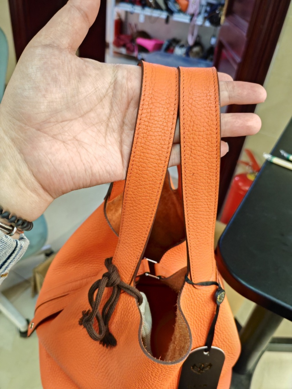 AUTHENTIC Hermès Picotin 22 - Classic Orange, Silver hardware - Picture 3 of 5